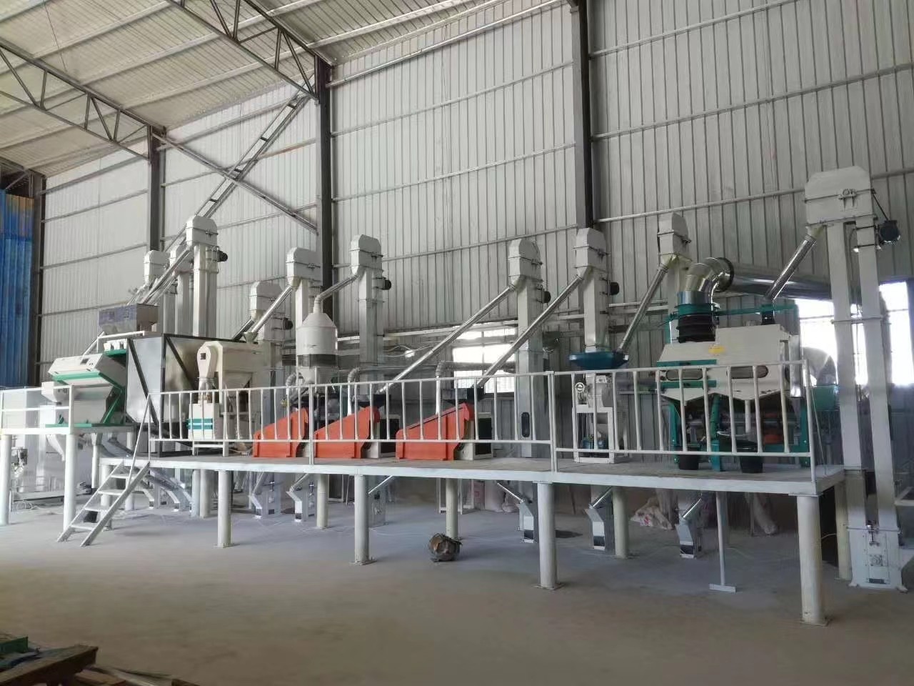 日產(chǎn)10噸(鋼架式)藜麥脫皮機(jī)組